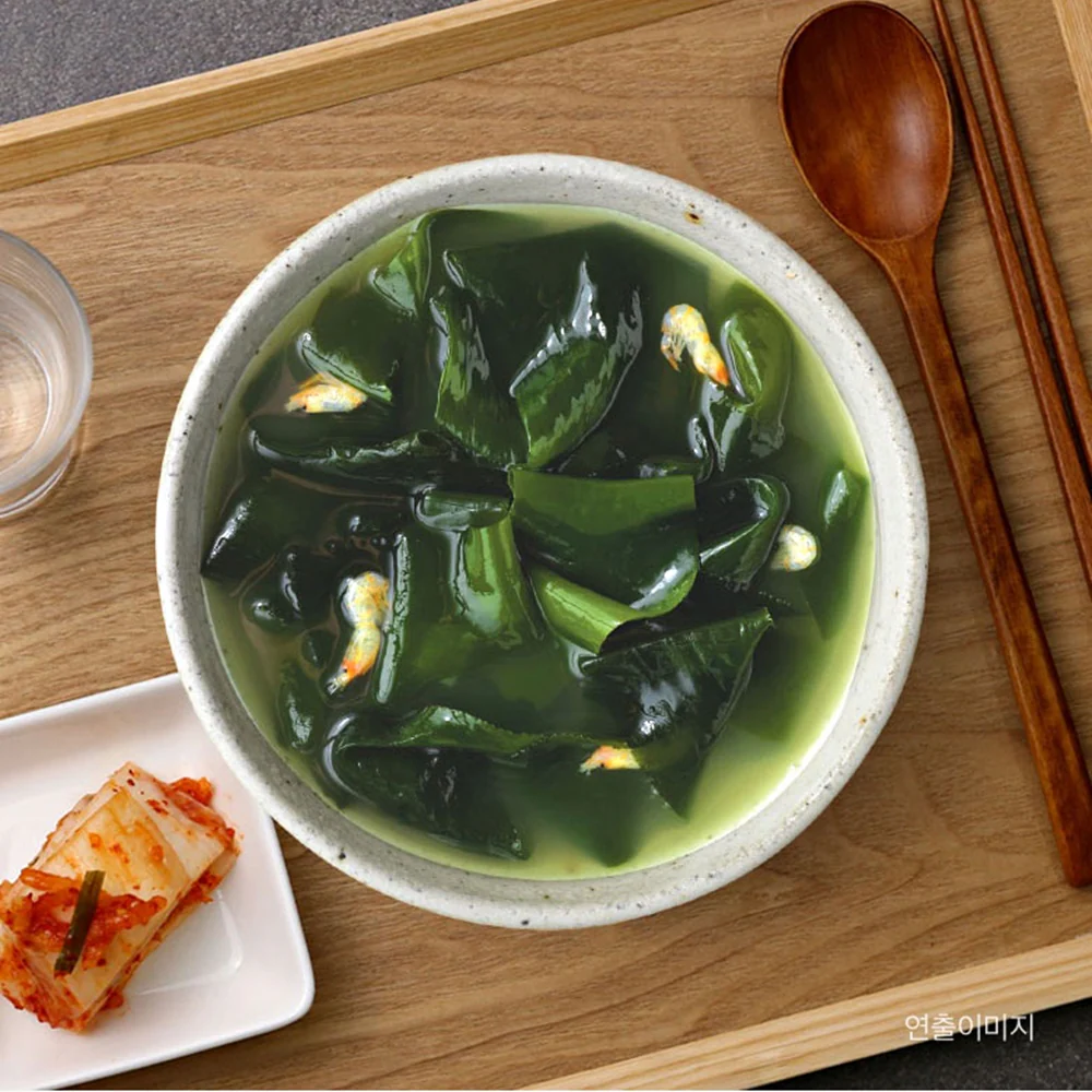 CJ Hetbahn Cupbahn Cooked White Rice with Seaweed Soup 5.82oz, CJ 햇반 컵반 미역국밥 165g - Image 2