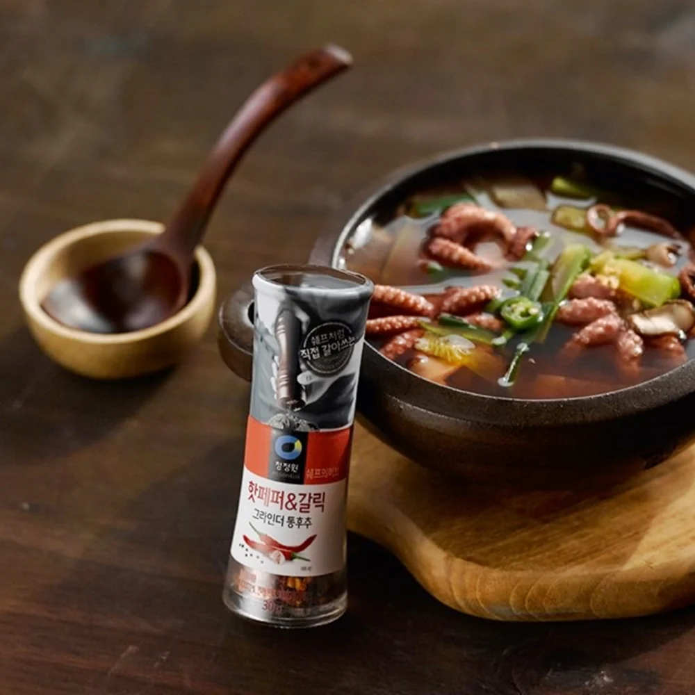 Chung Jung One Pepper Grinder Hot & Garlic 1.06oz, 청정원 핫페퍼 & 갈릭 그라인더 통후추 30g - Image 2
