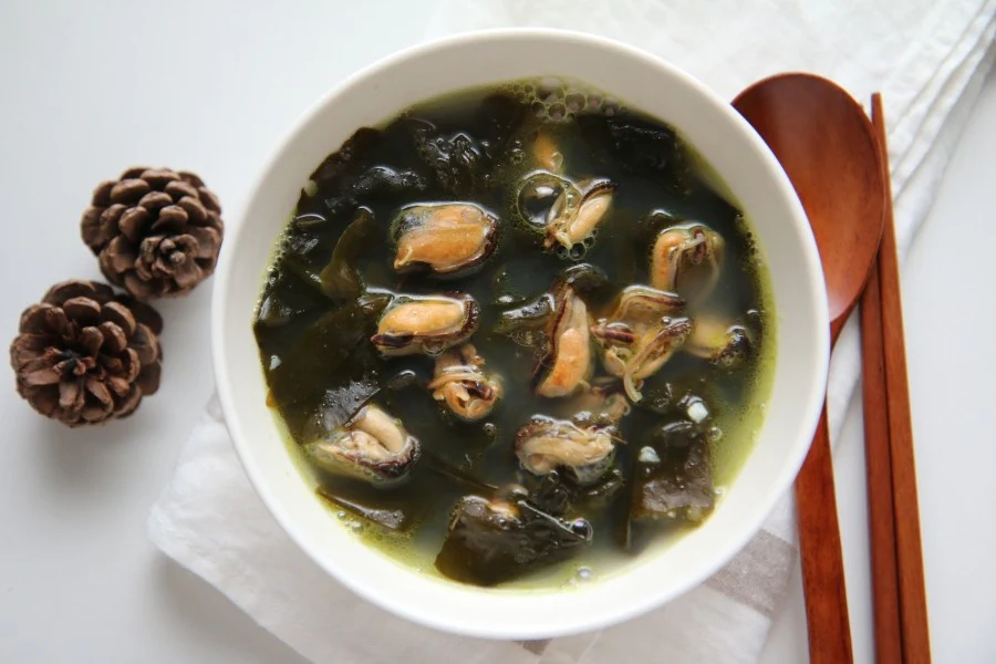 Chung Jung One Dried Seaweed Sliced 1.76oz, 청정원 남해안산 청정 자른 미역 50g - Image 2