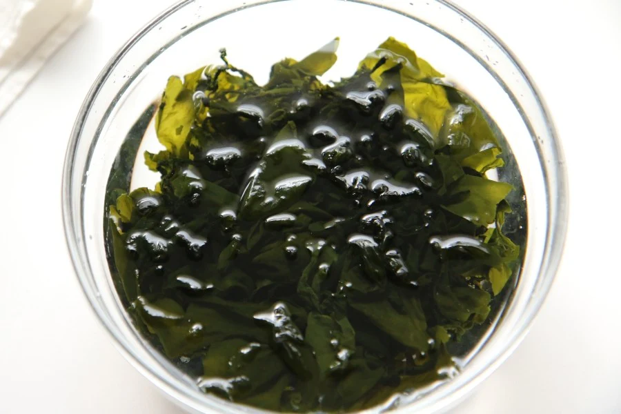 Chung Jung One Dried Seaweed Sliced 1.76oz, 청정원 남해안산 청정 자른 미역 50g - Image 3