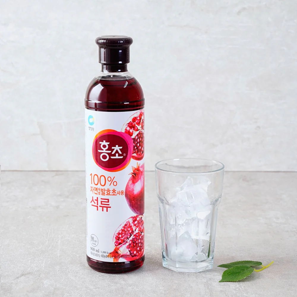 Chung Jung One Hongcho Fruit Vinegar Drink Pomegranate 30.4fl.oz, 청정원 홍초 석류 900ml - Image 2